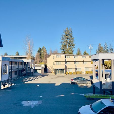 Ramada By Wyndham Hotel Quesnel Exterior foto