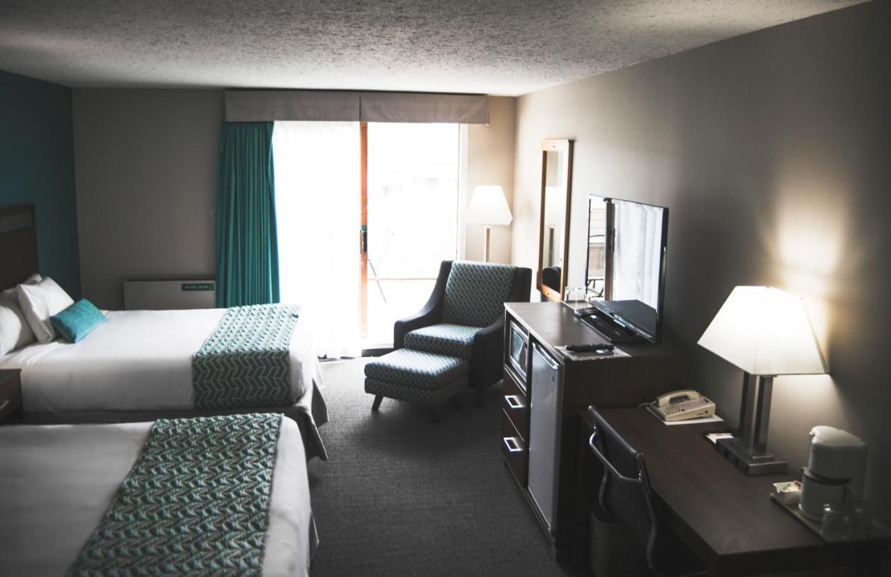 Ramada By Wyndham Hotel Quesnel Exterior foto