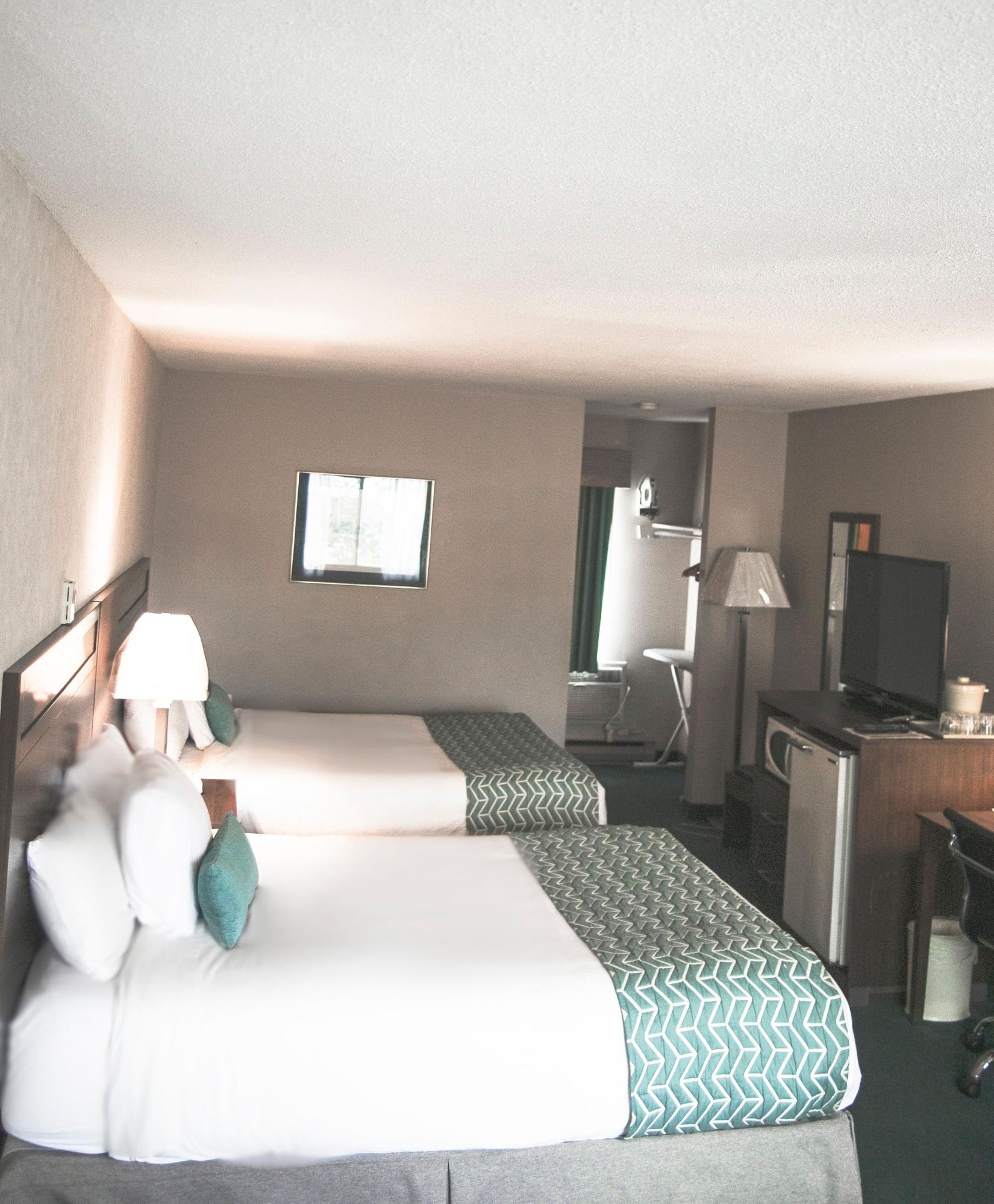 Ramada By Wyndham Hotel Quesnel Exterior foto