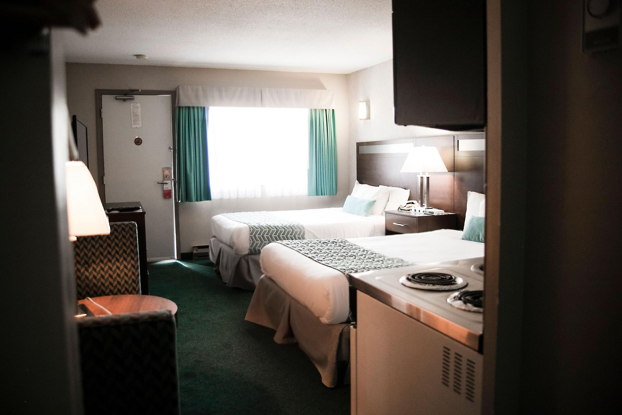 Ramada By Wyndham Hotel Quesnel Exterior foto